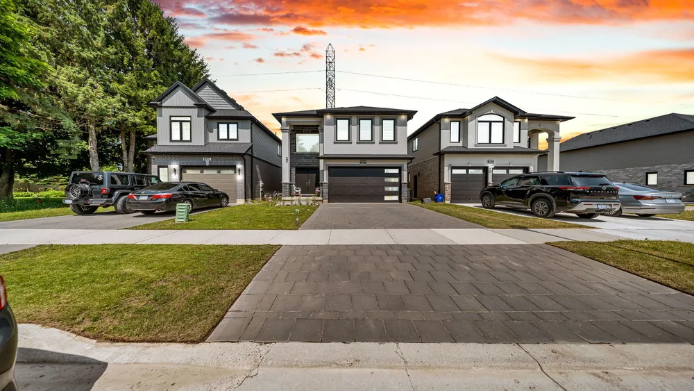 Sunset exterior of 2637 Bobolink Lane, London Ontario